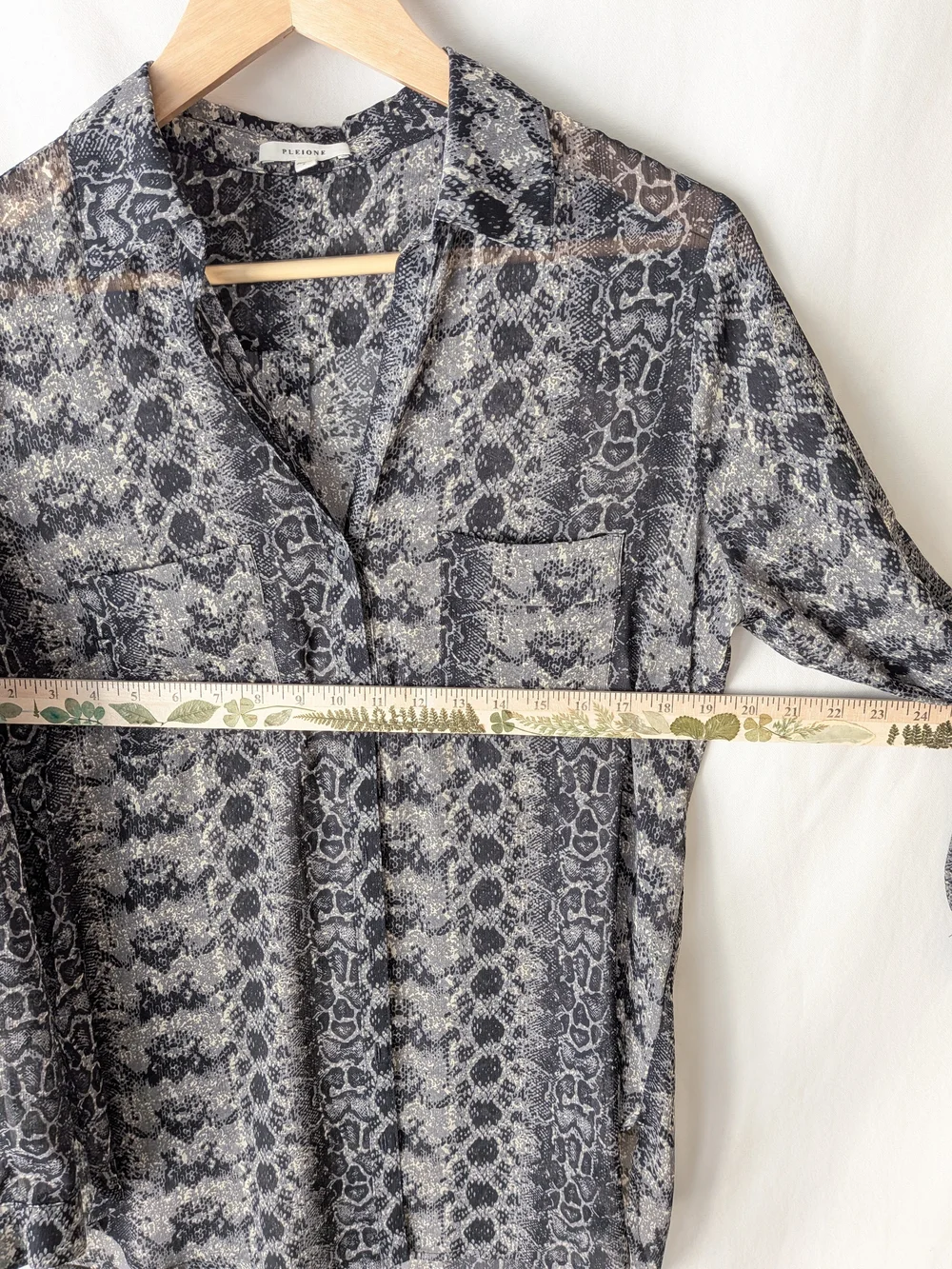 Pleione lightweight sheer